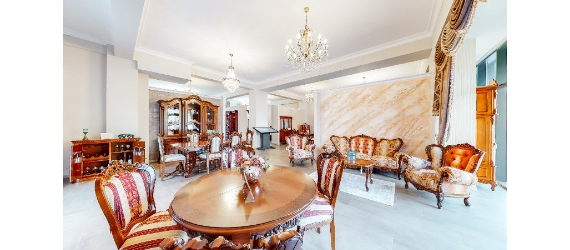 Simex deschide un magazin de mobilier de lux, din lemn masiv, în Oradea